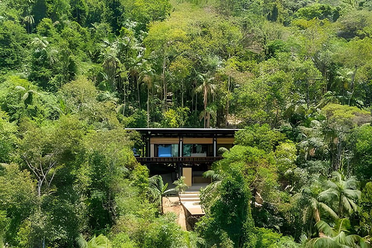 Casa com piscina natural na Aldeia Rizoma