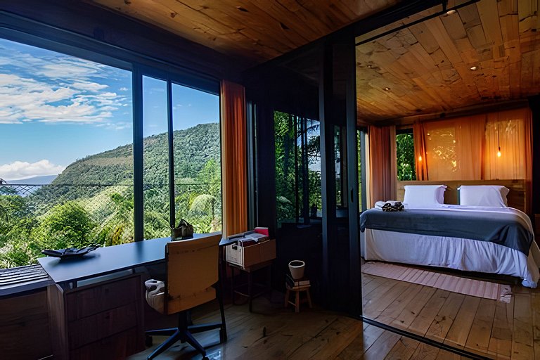 Casa com piscina natural na Aldeia Rizoma