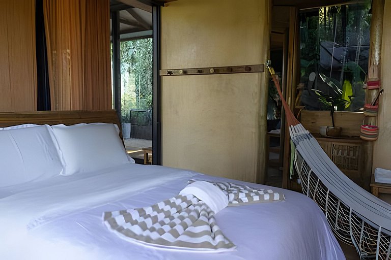 Casa com piscina natural na Aldeia Rizoma