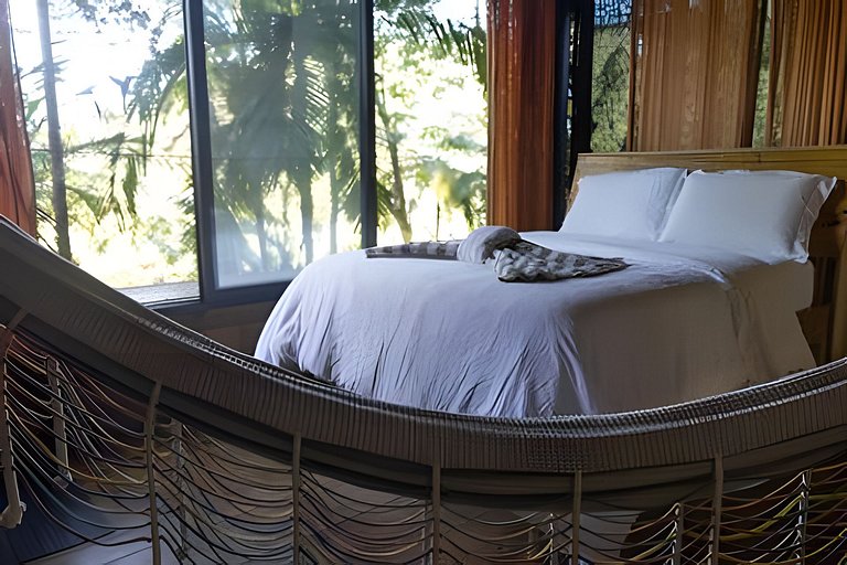 Casa com piscina natural na Aldeia Rizoma