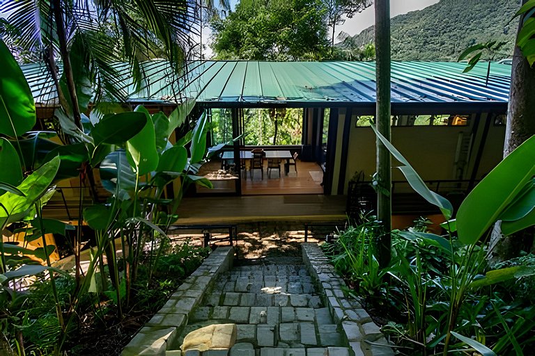 Casa com piscina natural na Aldeia Rizoma