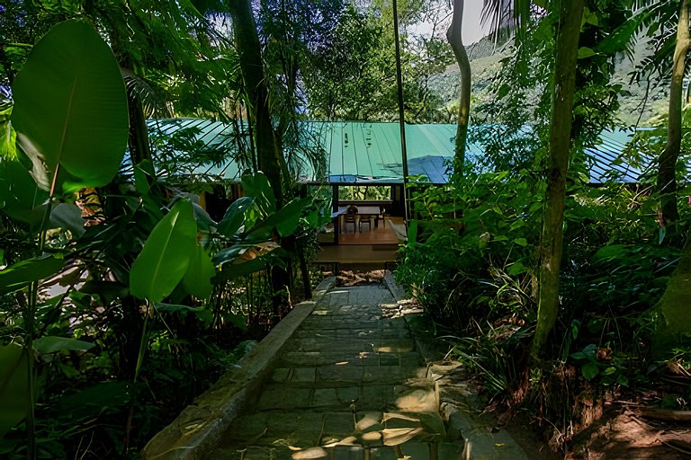 Casa com piscina natural na Aldeia Rizoma