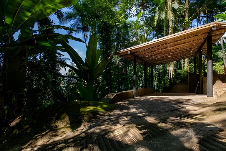 Casa com piscina natural na Aldeia Rizoma
