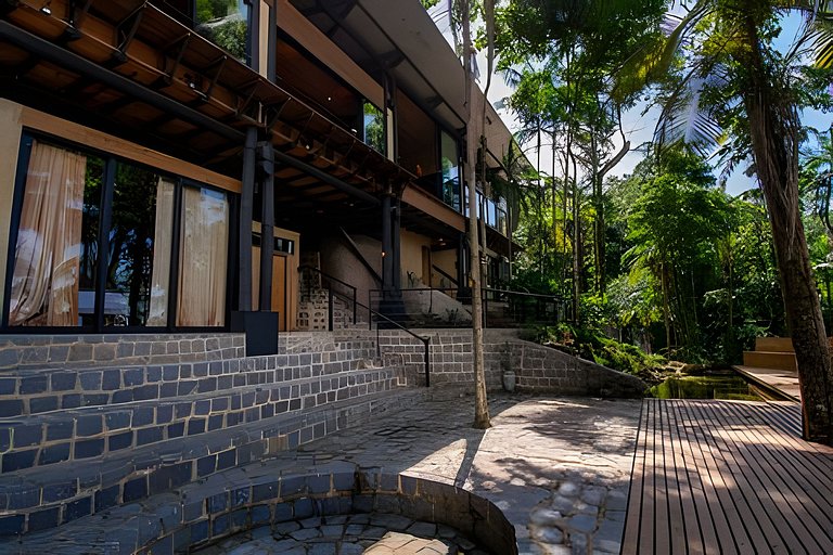 Casa com piscina natural na Aldeia Rizoma