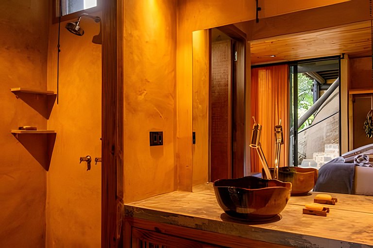 Casa com piscina natural na Aldeia Rizoma