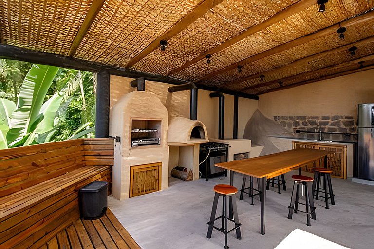 Casa com piscina natural na Aldeia Rizoma