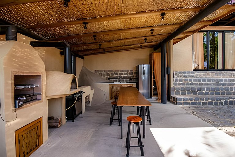 Casa com piscina natural na Aldeia Rizoma