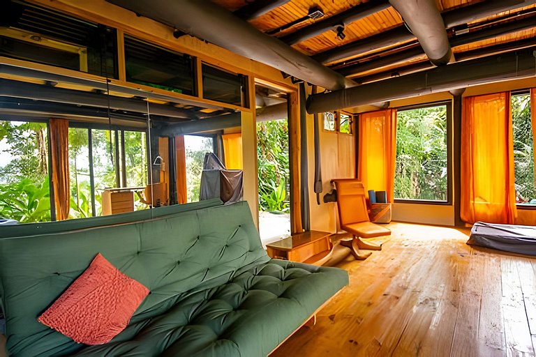 Casa com piscina natural na Aldeia Rizoma