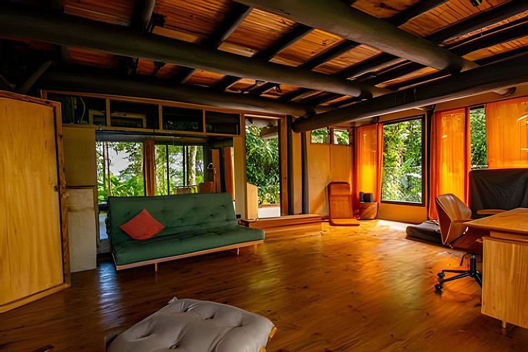 Casa com piscina natural na Aldeia Rizoma