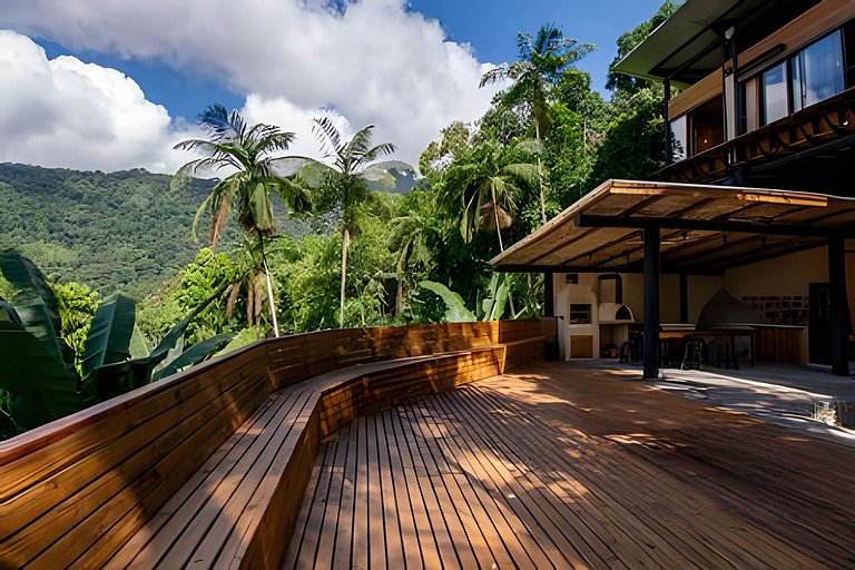 Casa com piscina natural na Aldeia Rizoma