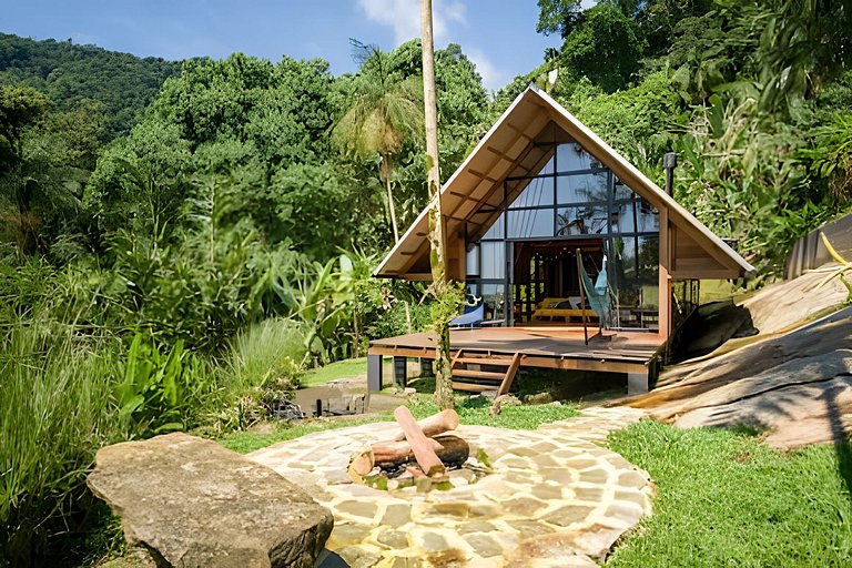 Casa de Design e Cachoeira na Aldeia Rizoma