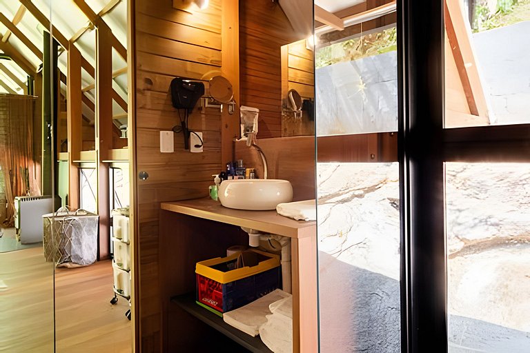 Casa Asha - design com cachoeira na Aldeia Rizoma