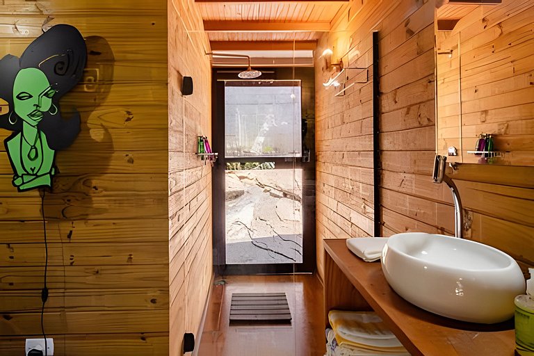 Casa de Design e Cachoeira na Aldeia Rizoma