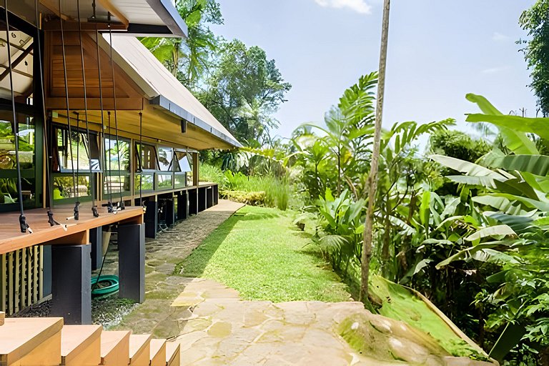 Casa Asha - design com cachoeira na Aldeia Rizoma