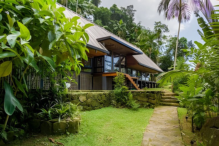 Casa Asha - design com cachoeira na Aldeia Rizoma