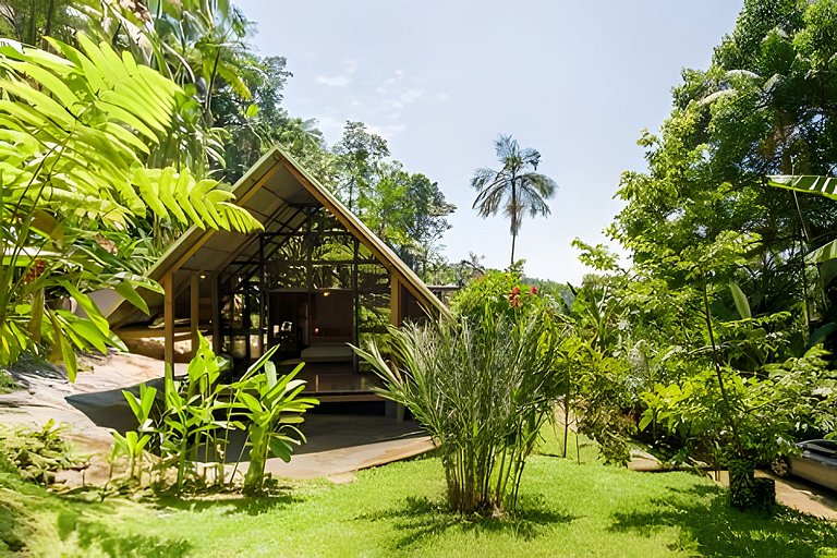 Casa Asha - design com cachoeira na Aldeia Rizoma