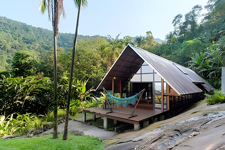 Casa Asha - design com cachoeira na Aldeia Rizoma