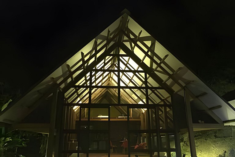 Casa de Design e Cachoeira na Aldeia Rizoma