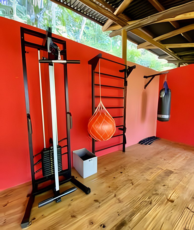 Casa de Design e Cachoeira na Aldeia Rizoma