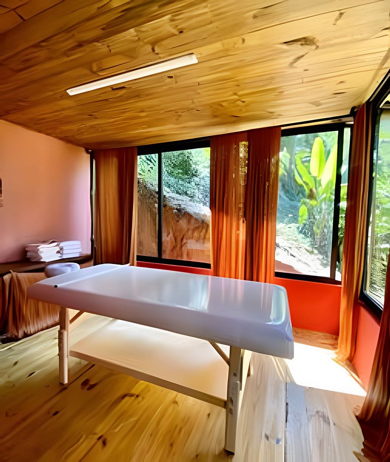 Casa de Design e Cachoeira na Aldeia Rizoma
