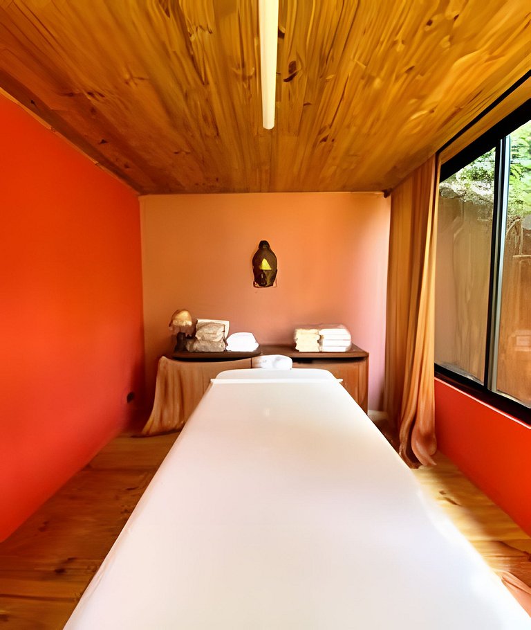 Casa de Design e Cachoeira na Aldeia Rizoma