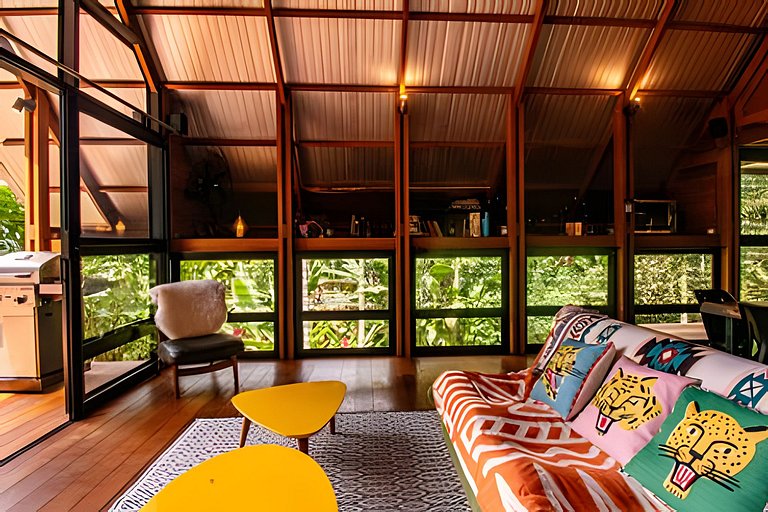 Casa de Design e Cachoeira na Aldeia Rizoma