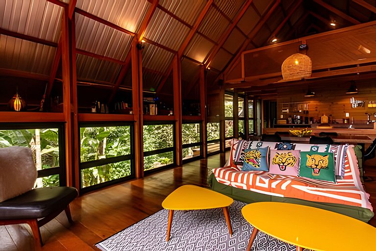 Casa de Design e Cachoeira na Aldeia Rizoma