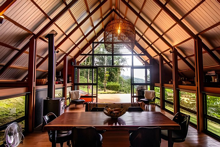 Casa de Design e Cachoeira na Aldeia Rizoma