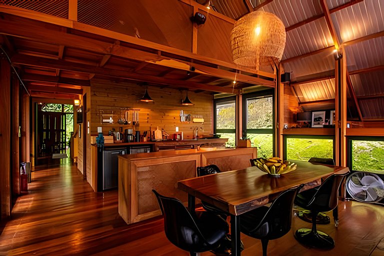 Casa Asha - design com cachoeira na Aldeia Rizoma