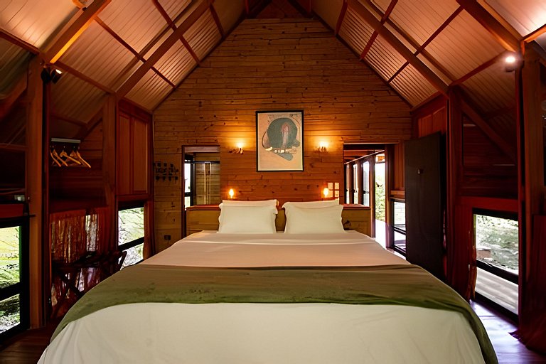 Casa Asha - design com cachoeira na Aldeia Rizoma