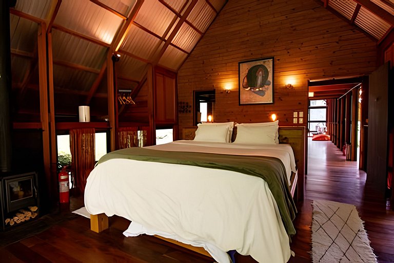 Casa de Design e Cachoeira na Aldeia Rizoma