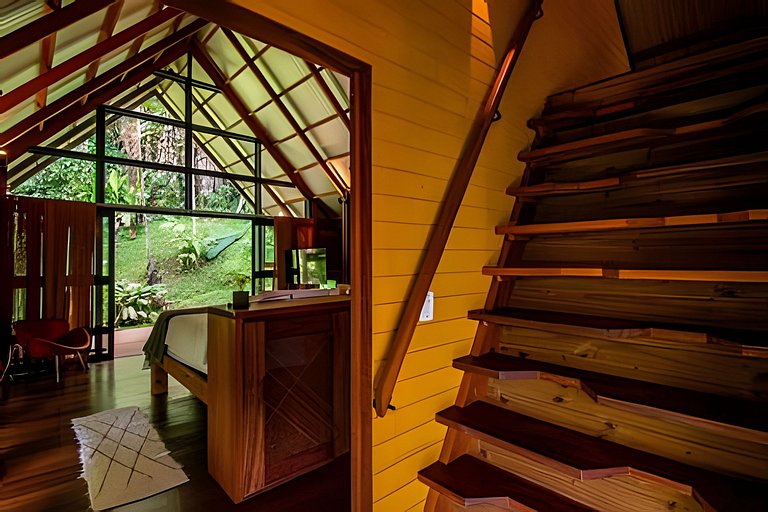 Casa de Design e Cachoeira na Aldeia Rizoma