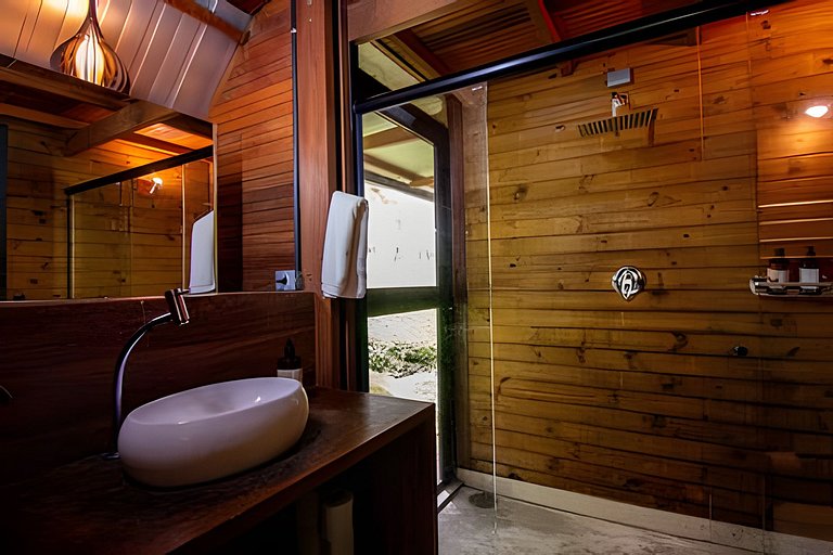 Casa de Design e Cachoeira na Aldeia Rizoma