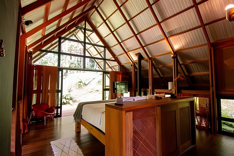 Casa de Design e Cachoeira na Aldeia Rizoma