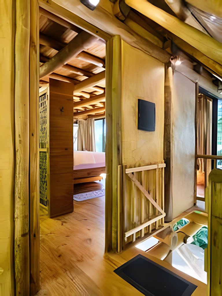 Casa na floresta com cachoeira na Aldeia Rizoma