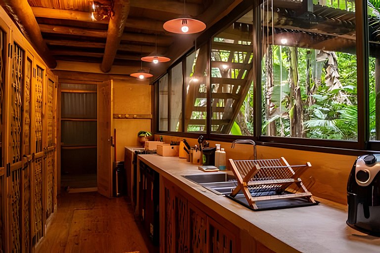 Casa na floresta com cachoeira na Aldeia Rizoma