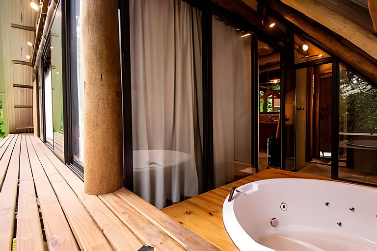 Casa na floresta com cachoeira na Aldeia Rizoma