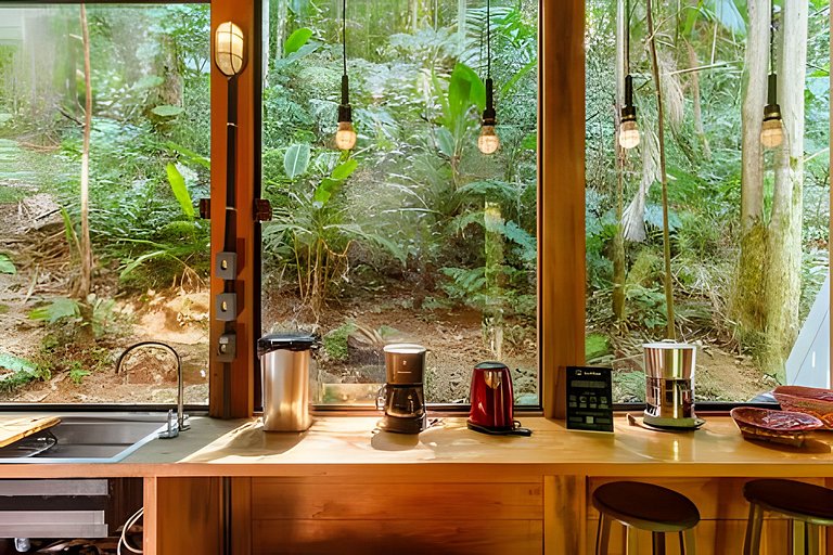 No topo das árvores, próximo à cachoeira