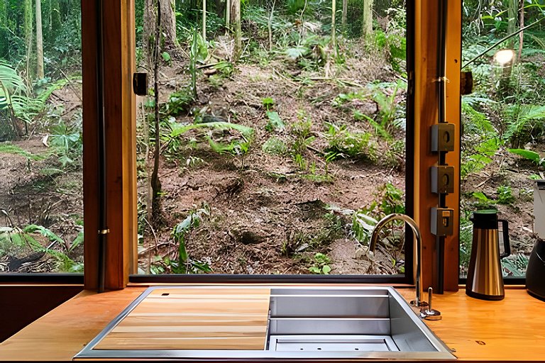 No topo das árvores, próximo à cachoeira