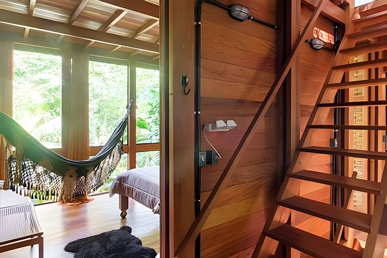 No topo das árvores na Aldeia Rizoma