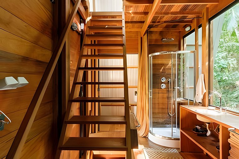 No topo das árvores, próximo à cachoeira