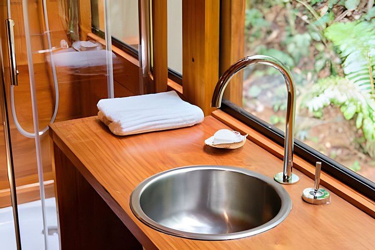 No topo das árvores, próximo à cachoeira