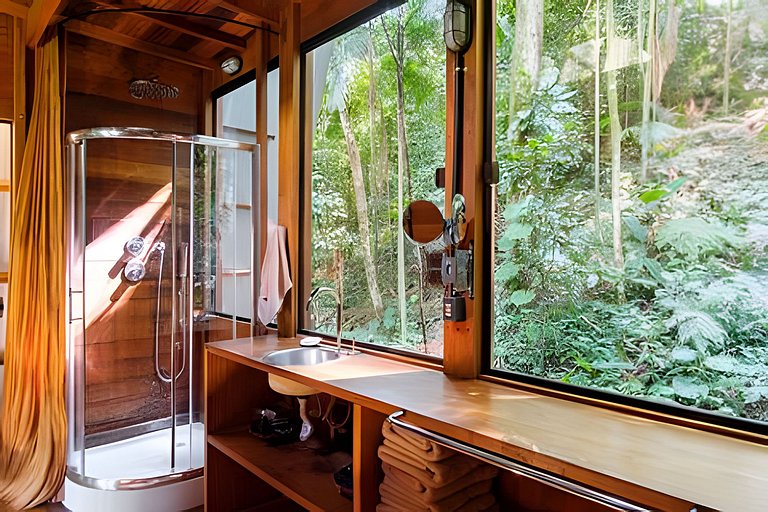 No topo das árvores, próximo à cachoeira