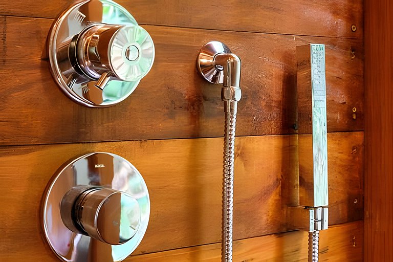 No topo das árvores, próximo à cachoeira