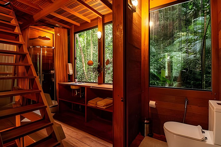 No topo das árvores, próximo à cachoeira