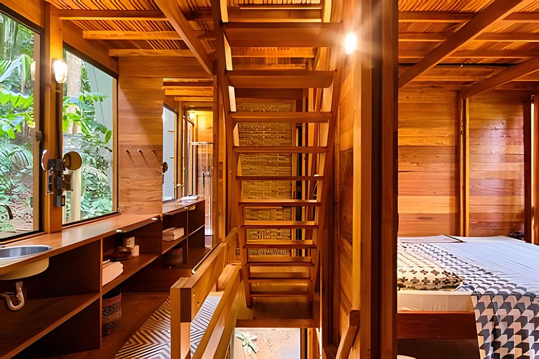 No topo das árvores, próximo à cachoeira