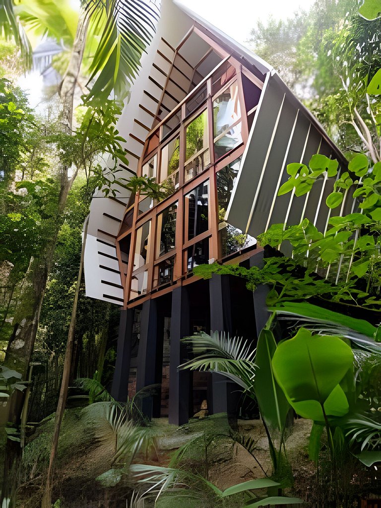 No topo das árvores, próximo à cachoeira