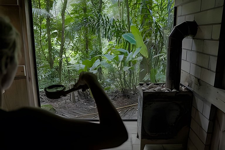 No topo das árvores na Aldeia Rizoma