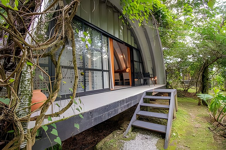 Refugio aconchegante na floresta Aldeia Rizoma