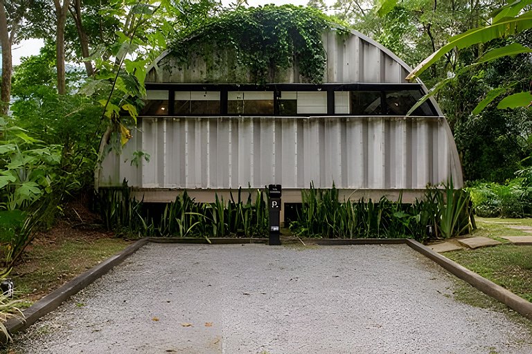 Refugio aconchegante na floresta Aldeia Rizoma